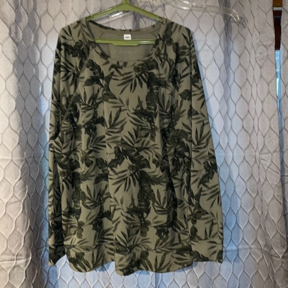 Old navy crew neck